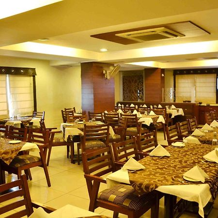 Oyo 742 Hotel Kings Park Indore Exteriör bild