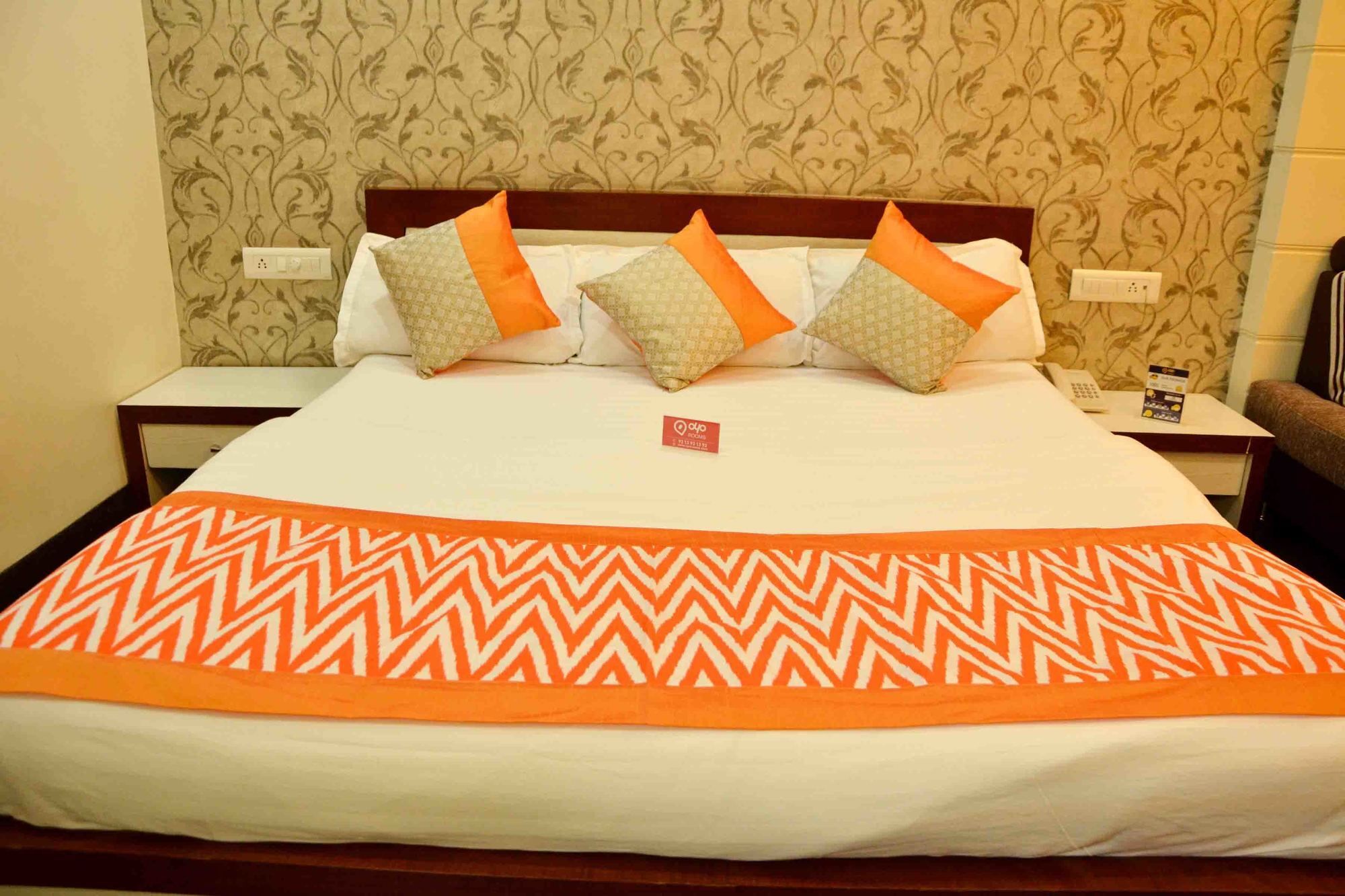 Oyo 742 Hotel Kings Park Indore Exteriör bild