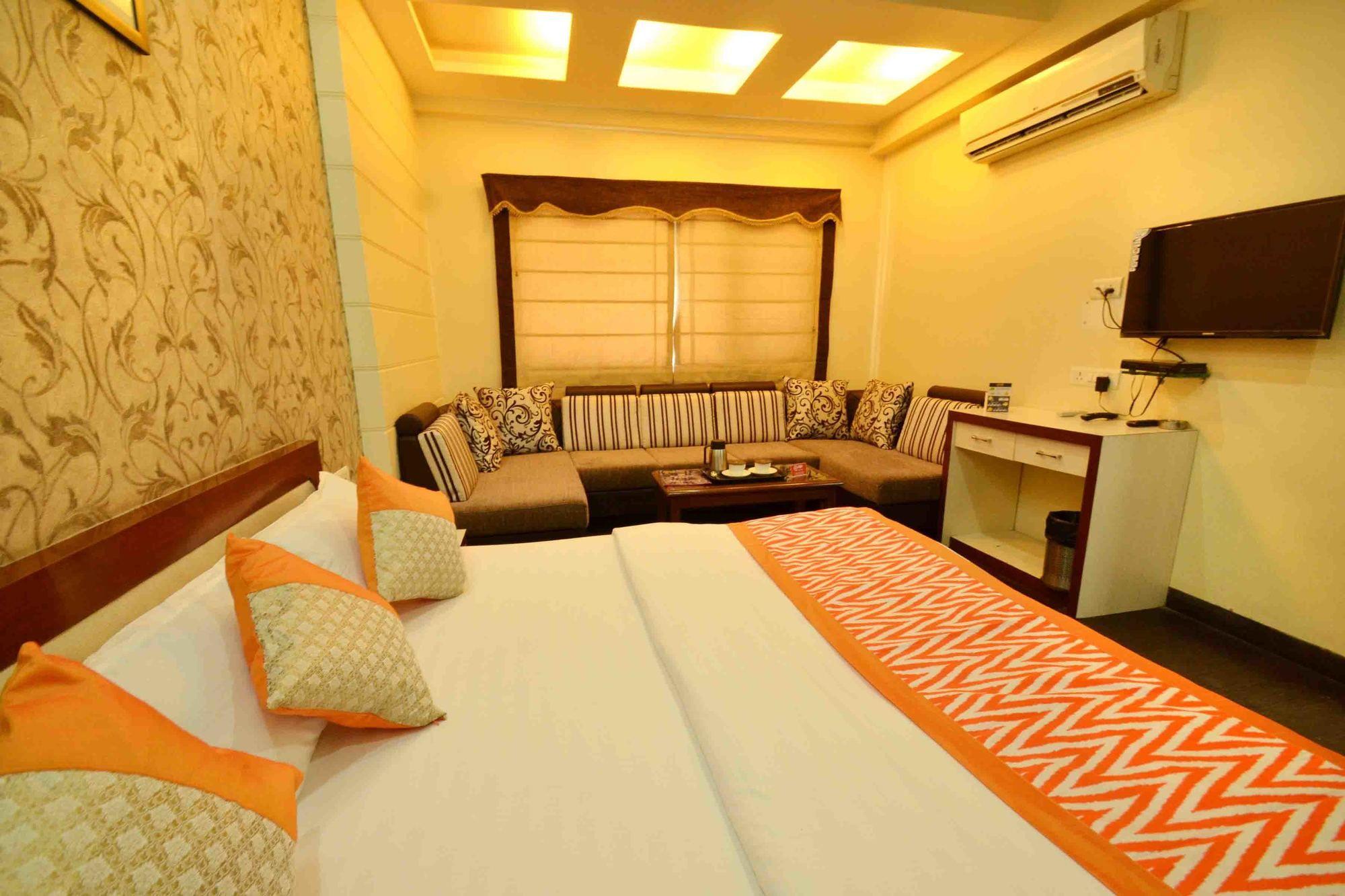 Oyo 742 Hotel Kings Park Indore Exteriör bild